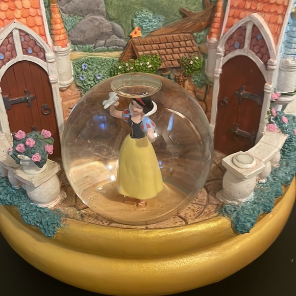 Disneyland Exclusive 3 in 1 Musical Snow Globe Aurora, Cinderella and Snow White - Picture 7 of 11